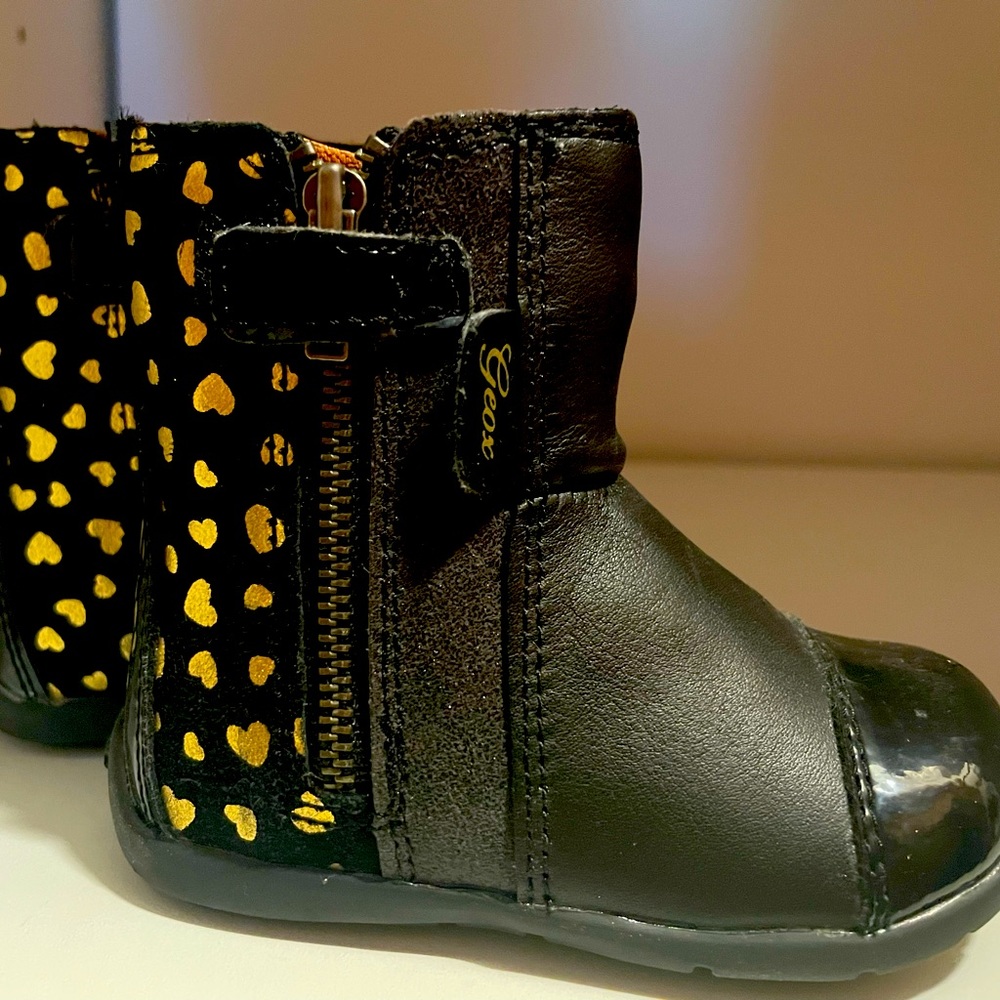 🖤⭐️Geox Baby Girl Italian Patent Leather boots-Black & Gold size 3.5 Italian 19